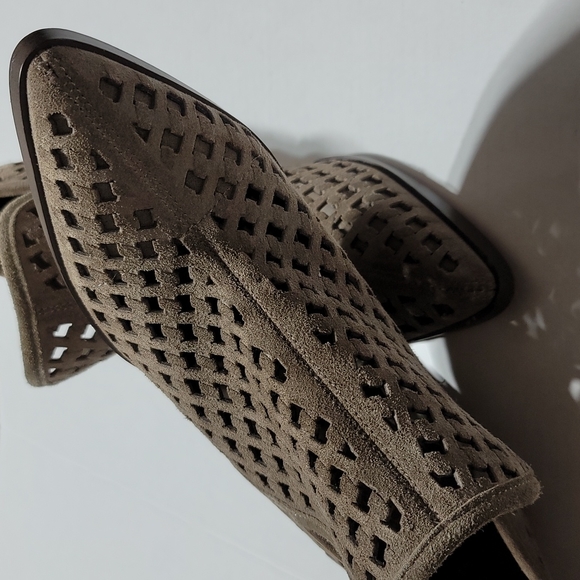 VINCE CAMUTO Brown Suede Ankle Boots Womens High Heel Booties Size 8M - Picture 15 of 16